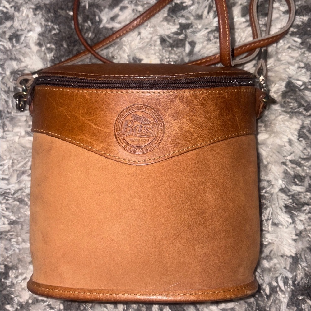 G.H Bass & Co Brown Leather Crossbody Bag - Picture 2 of 8